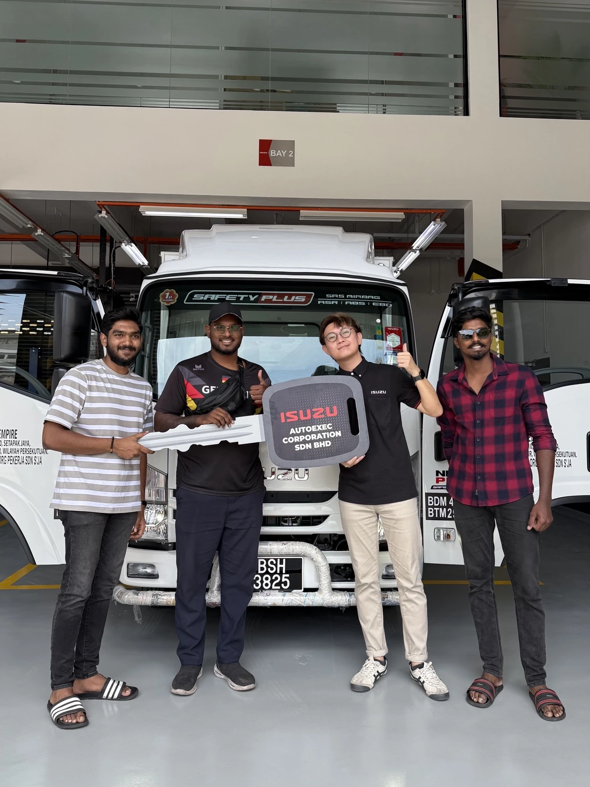Customer group receiving an Isuzu lorry